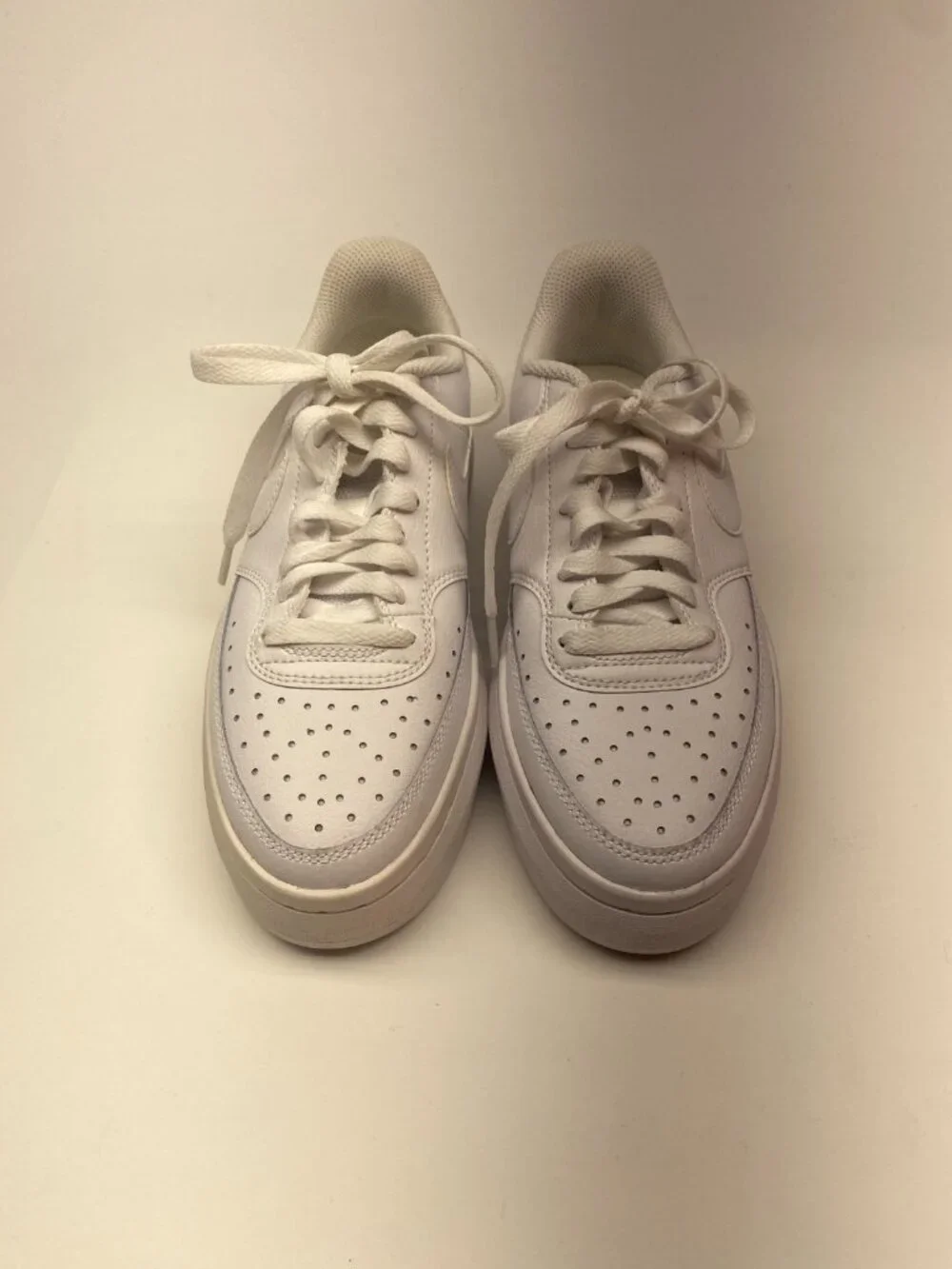 Nike Court Women’s White Leather Platform DM0113-100 Casual Sneakers Sz 6.5